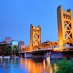 Central 2Br 1Ba & Arcade Crib In The Heart Of Sac