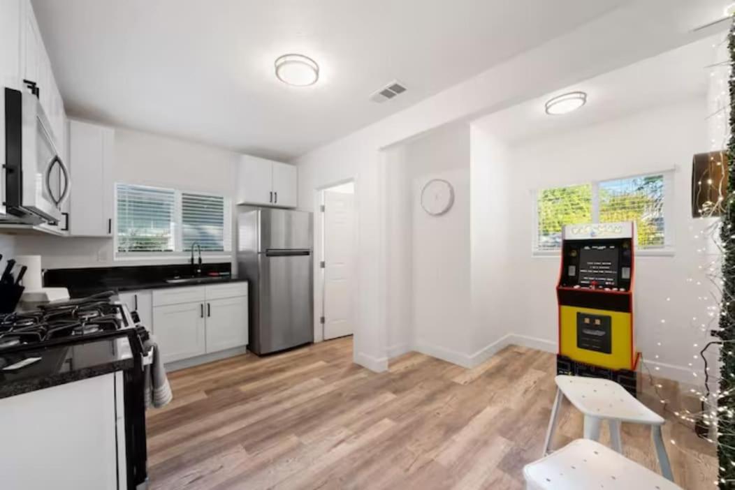 Holiday home 2br 1ba & Arcade Crib In The Heart Of Sac *